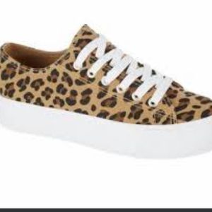 NWOB Mudd Womens Beyley Canvas Sneakers in Multi color